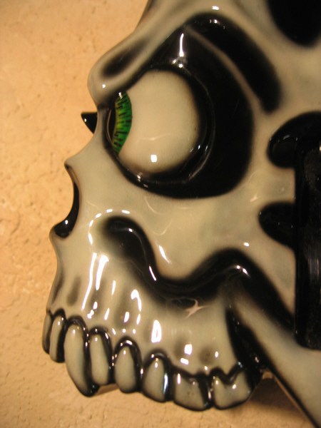 ESP-Screaming-Skull-Guitar-Jimmy-Diresta-1-Eyes.JPG (450x600 -- 49029 bytes)