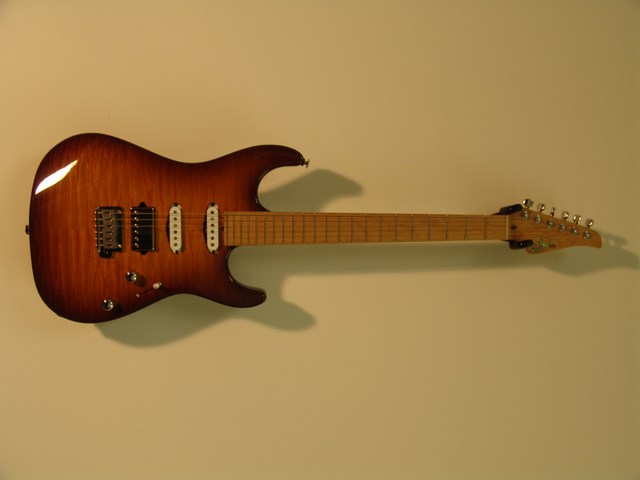 Suhr-Standard-Chambered-Amber-Quilt-2004-4.jpg (640x480 -- 0 bytes)