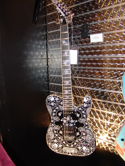 NAMM-%20030.jpg (480x640 -- 0 bytes)